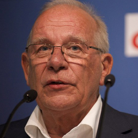  Manfred Kuhmichel